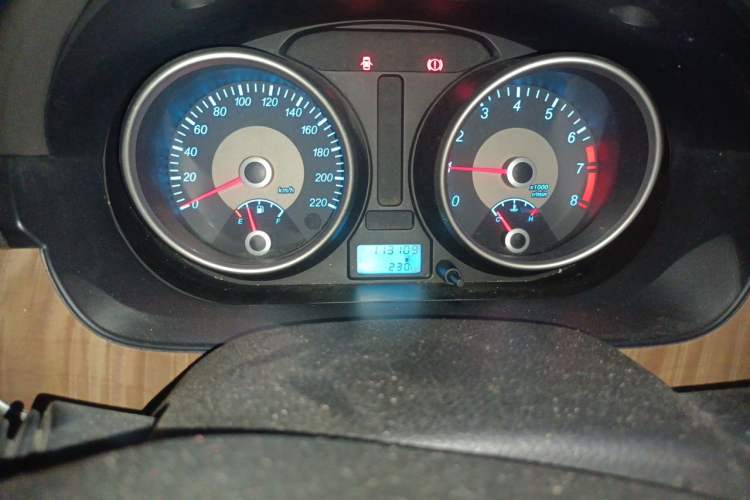 Used Buick Excelle 2015 1.5L Manual Classic Trim Odometer Close Up