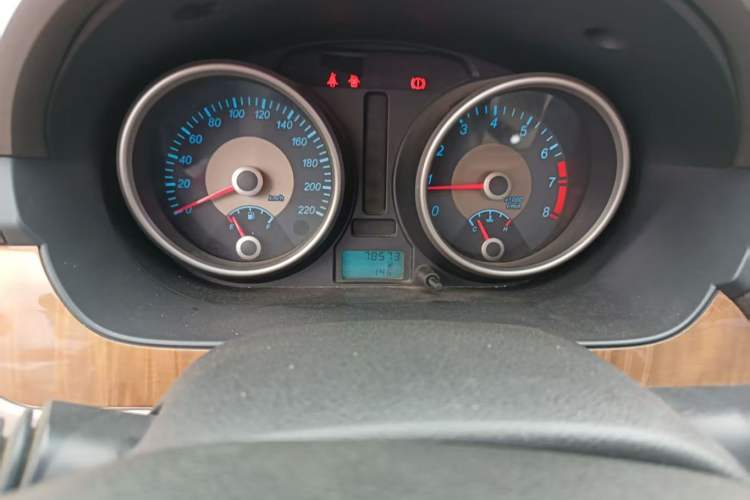 Used Buick Excelle 2015 1.5L Manual Classic Trim Odometer Close Up