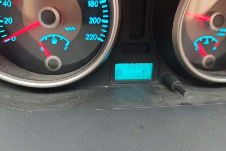 Used Buick Excelle 2015 1.5L Automatic Classic Model Odometer Close Up