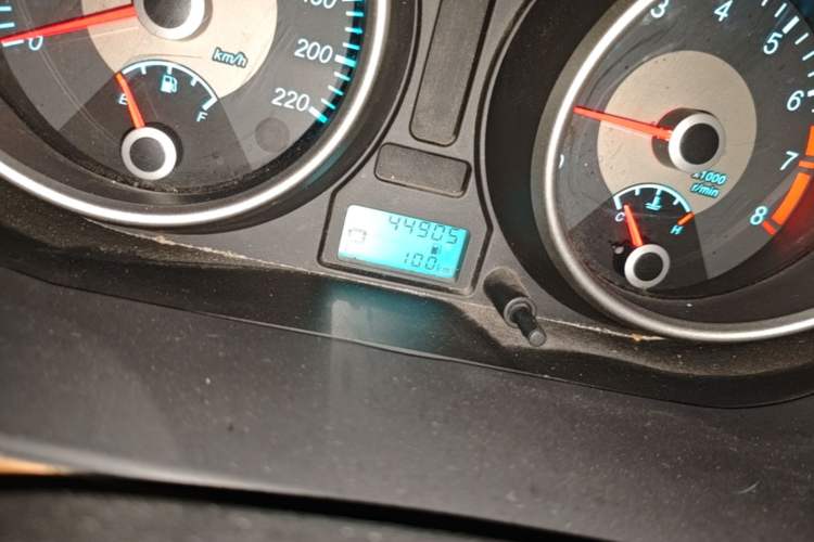 Used Buick Excelle 2015 1.5L Automatic Classic Model Odometer Close Up