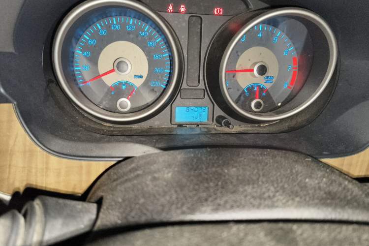 Used Buick Excelle 2015 1.5L Manual Classic Trim Odometer Close Up