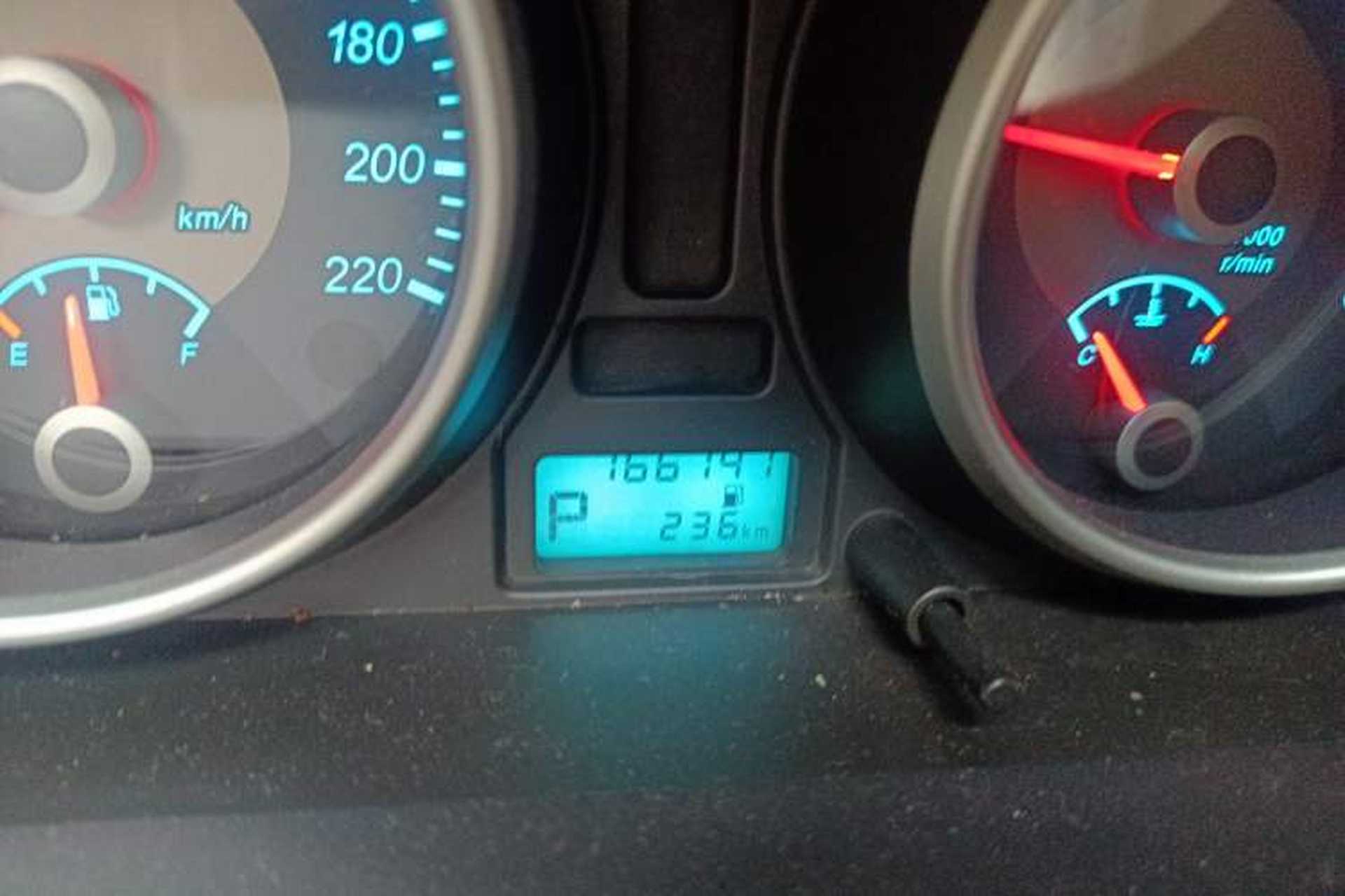 Used Buick Excelle 2015 1.5L Automatic Classic Model Odometer Close Up