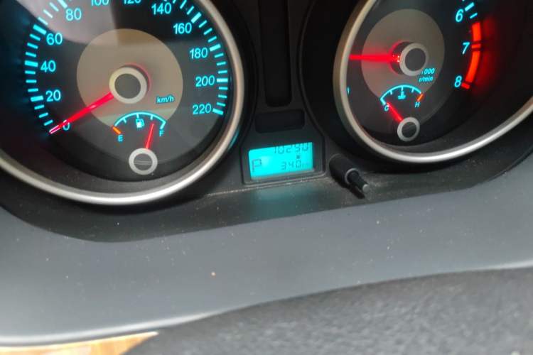 Used Buick Excelle 2015 1.5L Automatic Classic Model Odometer Close Up