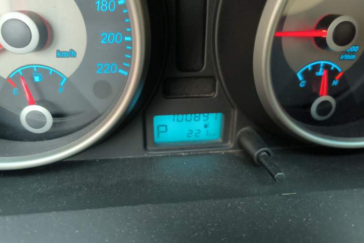 Used Buick Excelle 2015 1.5L Automatic Classic Model Odometer Close Up