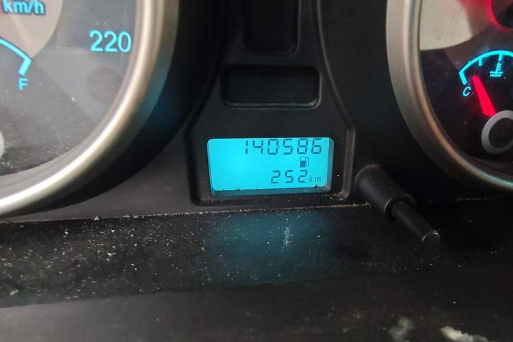 Used Buick Excelle 2015 1.5L Manual Classic Trim Odometer Close Up