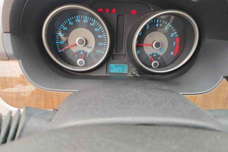 Used Buick Excelle 2015 1.5L Automatic Classic Model Odometer Close Up