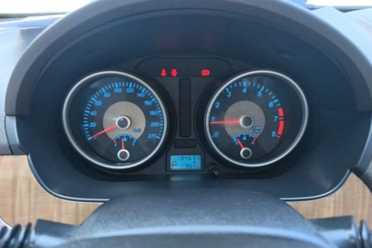Used Buick Excelle 2015 1.5L Automatic Classic Model Odometer Close Up