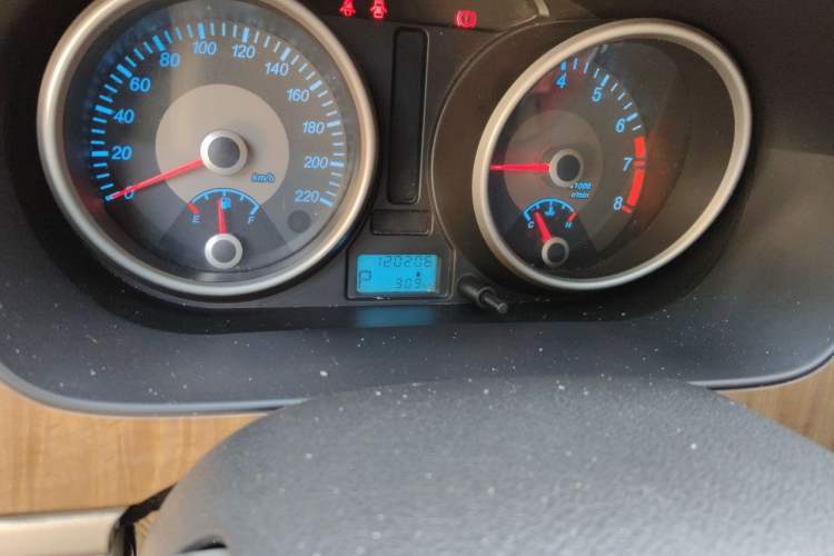 Used Buick Excelle 2015 1.5L Automatic Classic Model Odometer Close Up