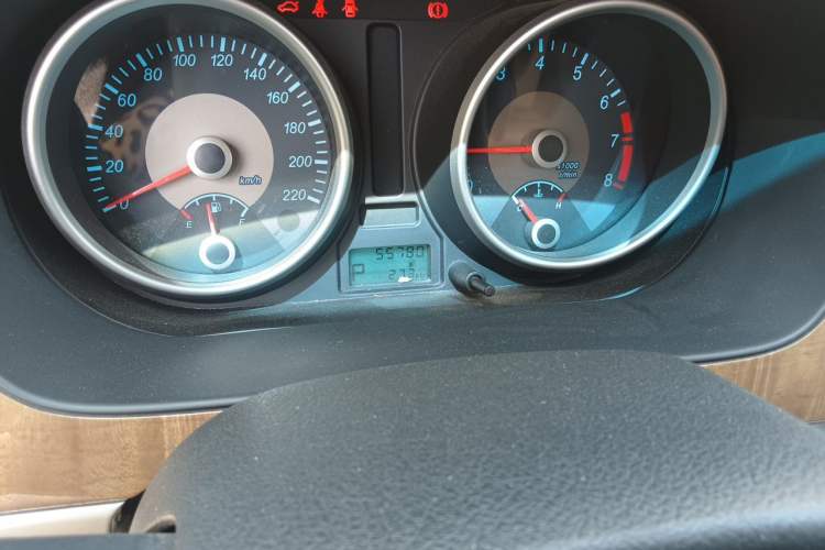 Used Buick Excelle 2015 1.5L Automatic Classic Model Odometer Close Up