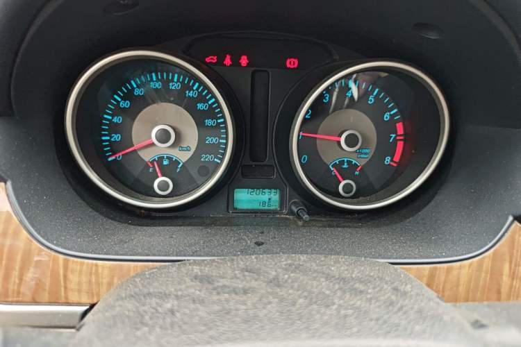 Used Buick Excelle 2015 1.5L Manual Classic Trim Odometer Close Up