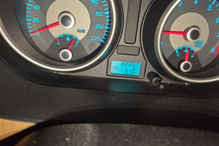 Used Buick Excelle 2015 1.5L Automatic Classic Model Odometer Close Up