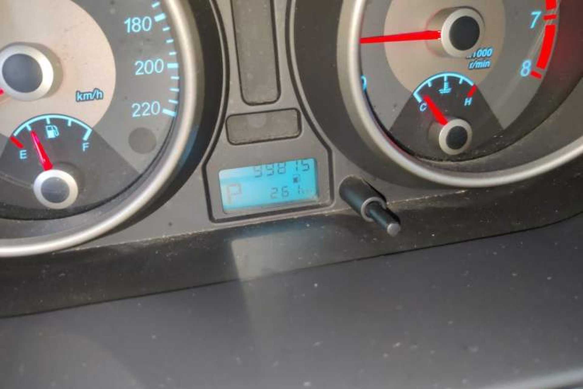 Used Buick Excelle 2015 1.5L Automatic Classic Model Odometer Close Up
