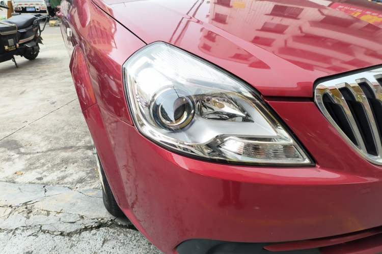 Used Buick Excelle 2015 1.5L Automatic Classic Model Right Front Headlight