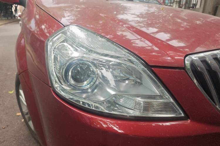 Used Buick Excelle 2015 1.5L Automatic Classic Model Right Front Headlight