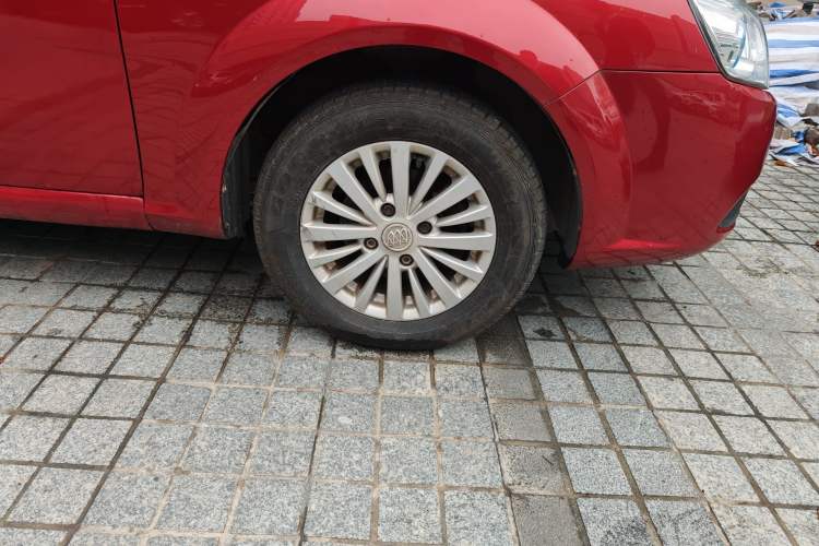 Used Buick Excelle 2015 1.5L Automatic Classic Model Right Front Wheel Hub
