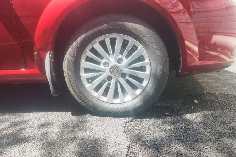 Used Buick Excelle 2015 1.5L Automatic Classic Model Right Front Wheel Hub