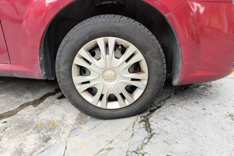Used Buick Excelle 2015 1.5L Automatic Classic Model Right Front Wheel Hub
