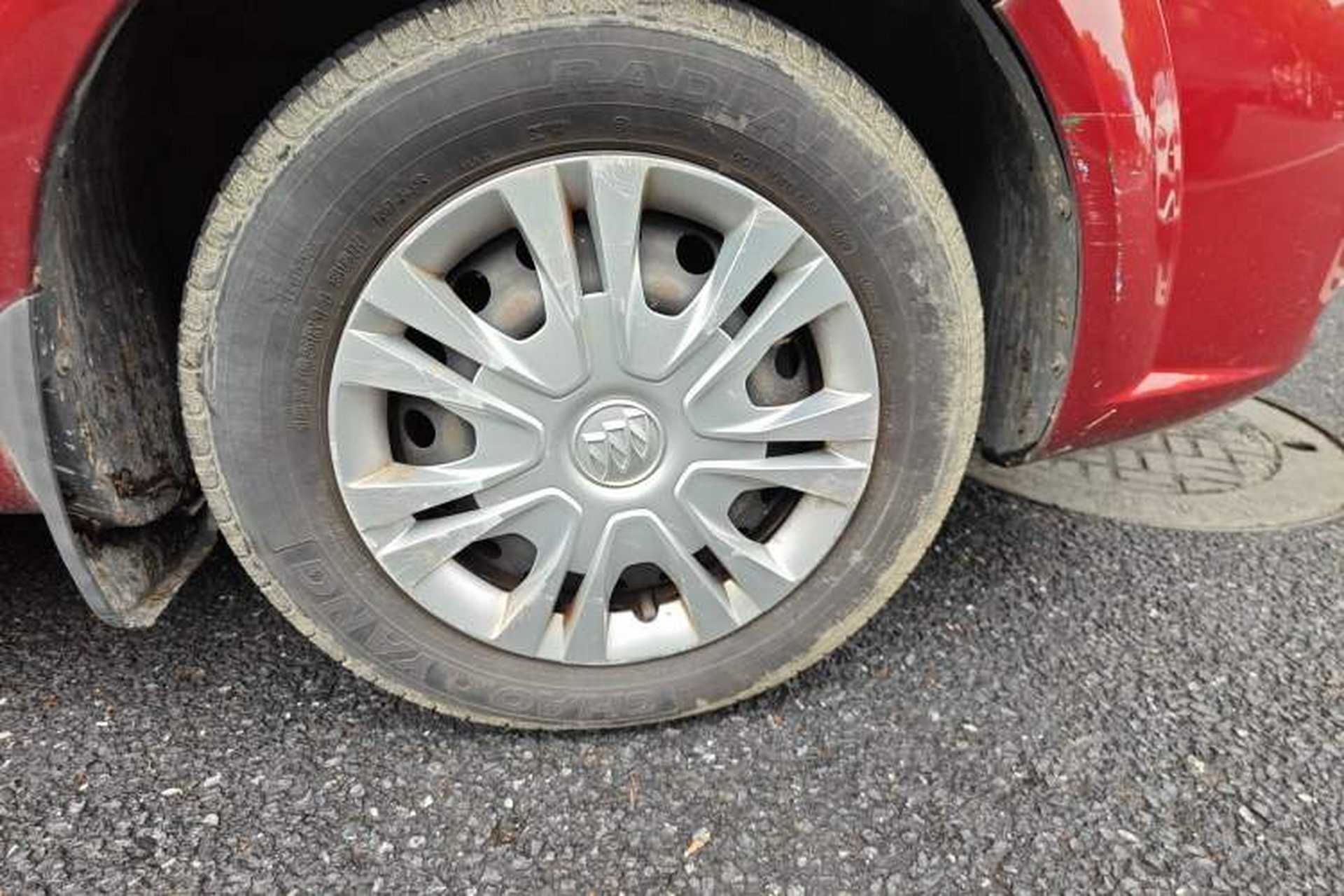 Used Buick Excelle 2015 1.5L Automatic Classic Model Right Front Wheel Hub