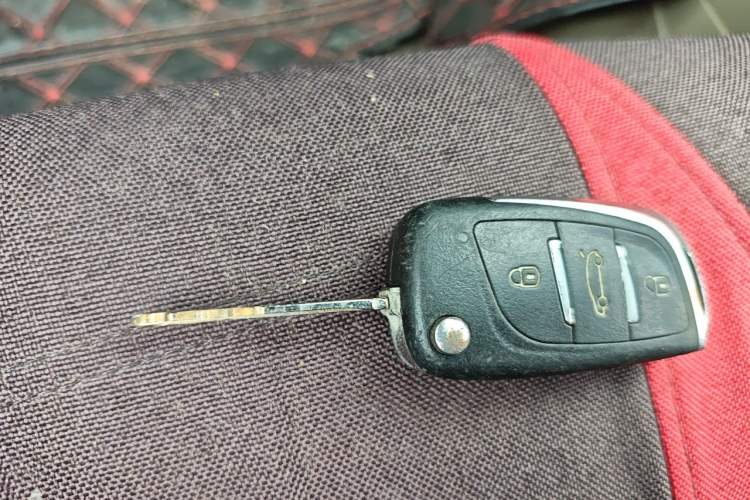 Used Buick Excelle 2015 1.5L Manual Classic Trim Vehicle Key