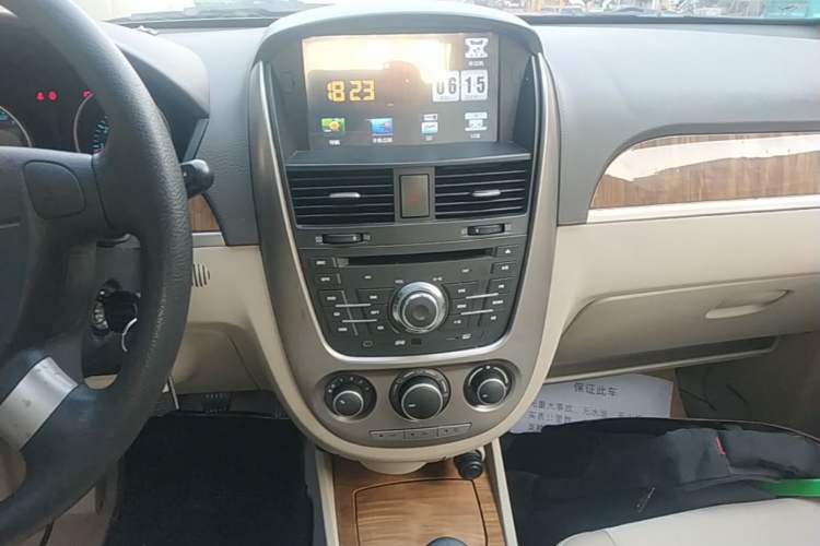 Used Buick Excelle 2015 1.5L Manual Classic Trim Audio And AC Panel