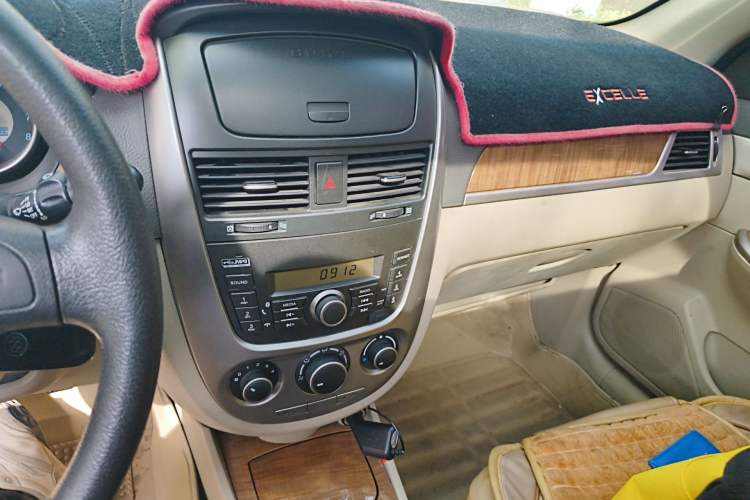 Used Buick Excelle 2015 1.5L Manual Classic Trim Audio And AC Panel
