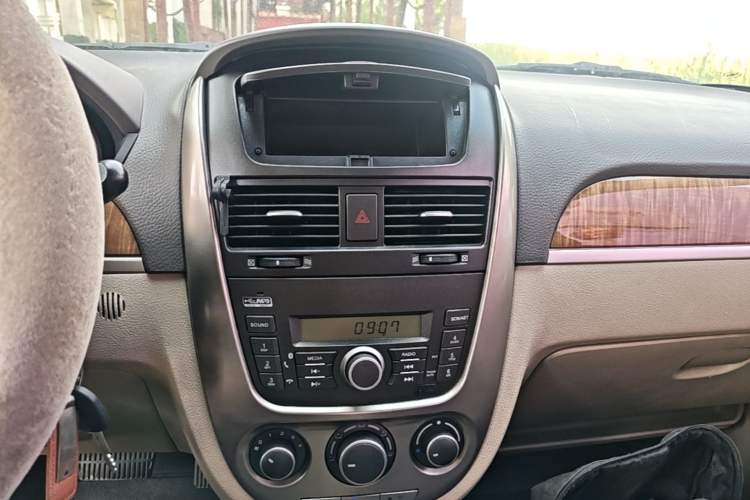 Used Buick Excelle 2015 1.5L Automatic Classic Model Audio And AC Panel
