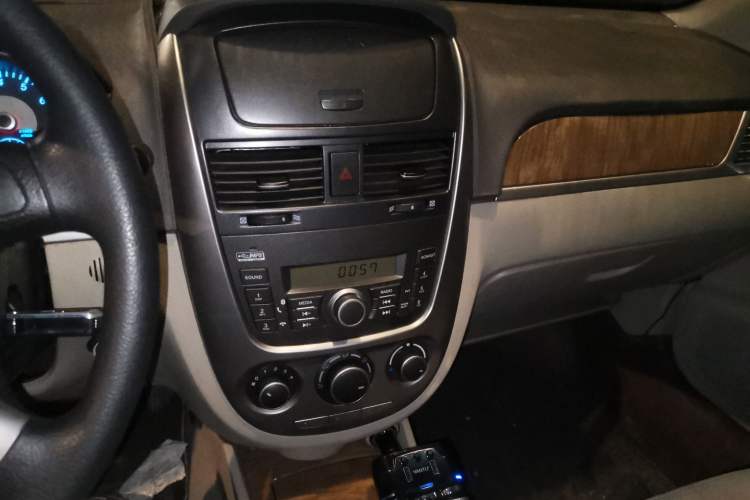 Used Buick Excelle 2015 1.5L Manual Classic Trim Audio And AC Panel