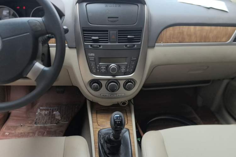 Used Buick Excelle 2015 1.5L Manual Classic Trim Audio And AC Panel
