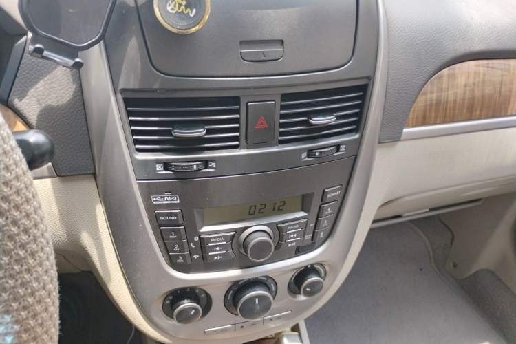 Used Buick Excelle 2015 1.5L Automatic Classic Model Audio And AC Panel