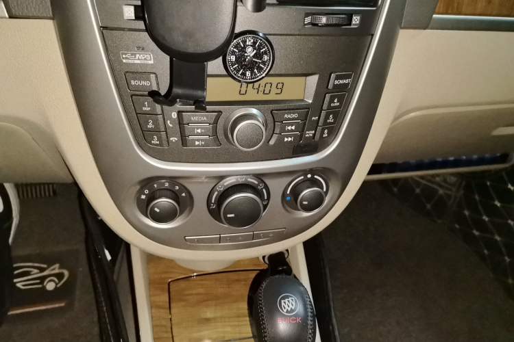 Used Buick Excelle 2015 1.5L Automatic Classic Model Audio And AC Panel