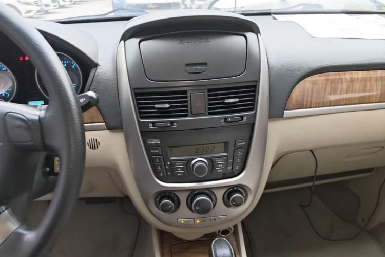 Used Buick Excelle 2015 1.5L Automatic Classic Model Audio And AC Panel