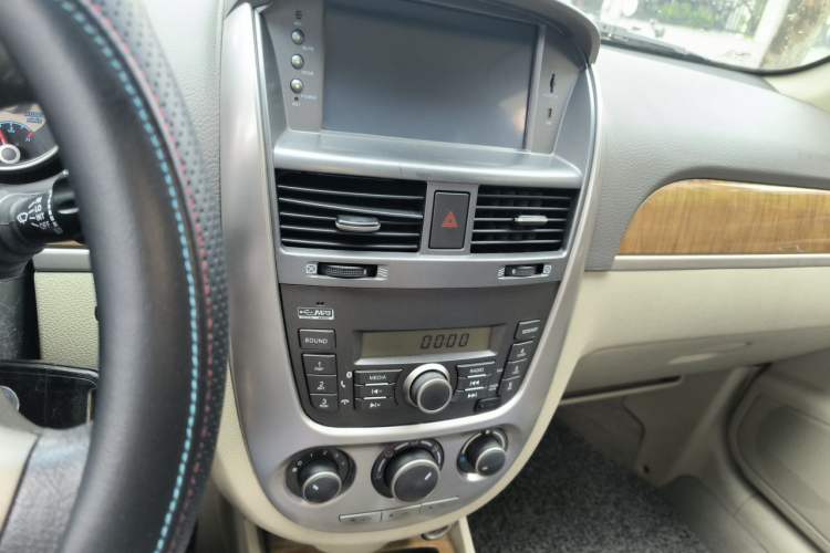 Used Buick Excelle 2015 1.5L Automatic Classic Model Audio And AC Panel