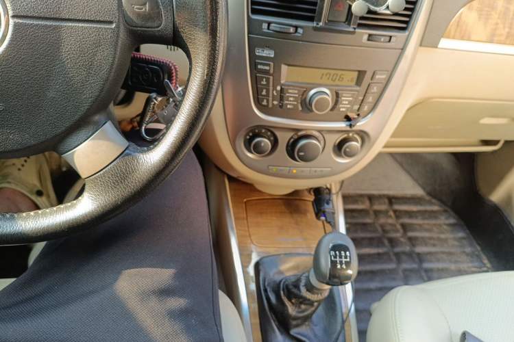 Used Buick Excelle 2015 1.5L Manual Luxury Model Audio And AC Panel
