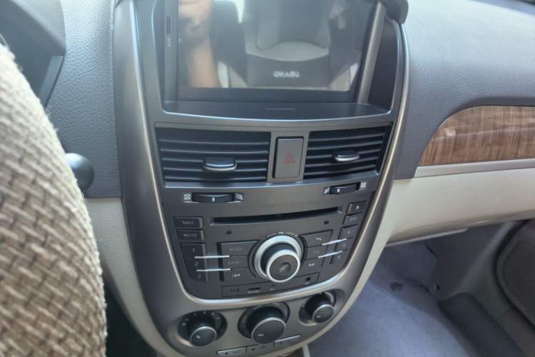 Used Buick Excelle 2015 1.5L Automatic Classic Model Audio And AC Panel