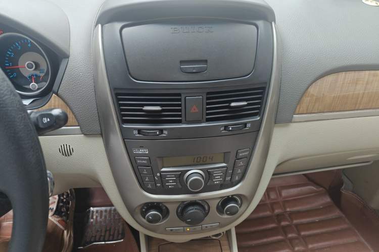 Used Buick Excelle 2015 1.5L Automatic Classic Model Audio And AC Panel