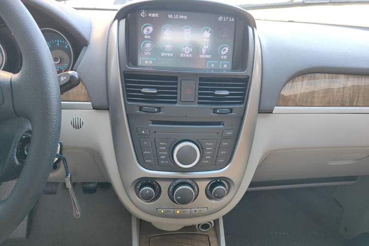 Used Buick Excelle 2015 1.5L Manual Classic Trim Audio And AC Panel