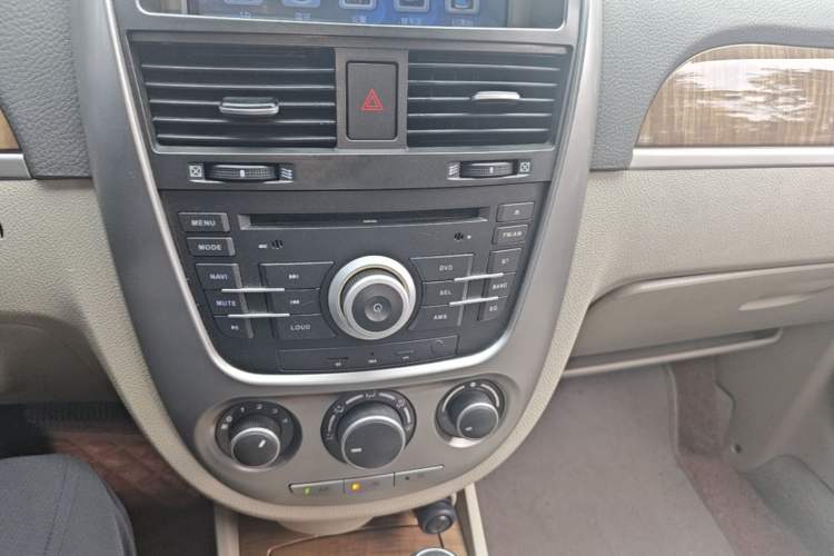 Used Buick Excelle 2015 1.5L Automatic Classic Model Audio And AC Panel