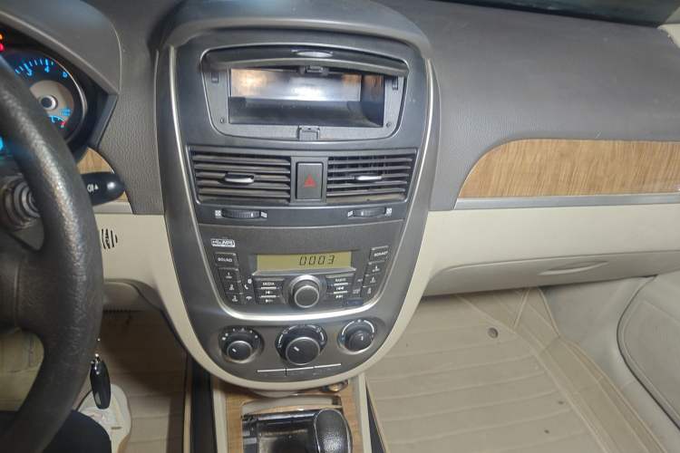Used Buick Excelle 2015 1.5L Automatic Classic Model Audio And AC Panel