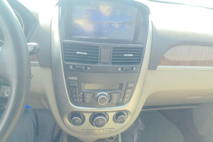 Used Buick Excelle 2015 1.5L Manual Classic Trim Audio And AC Panel