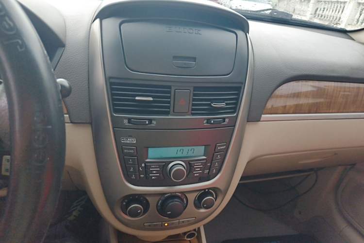 Used Buick Excelle 2015 1.5L Manual Luxury Model Audio And AC Panel
