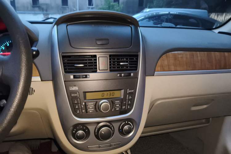 Used Buick Excelle 2015 1.5L Automatic Classic Model Audio And AC Panel