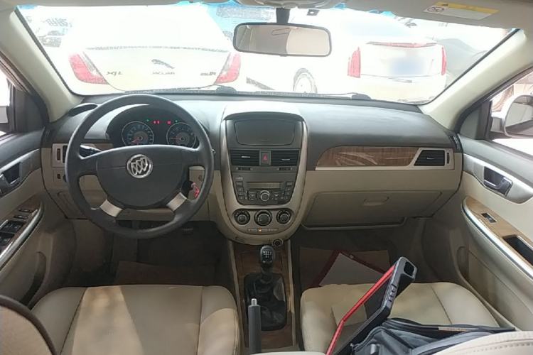 Used Buick Excelle 2015 1.5L Manual Classic Trim Center Console