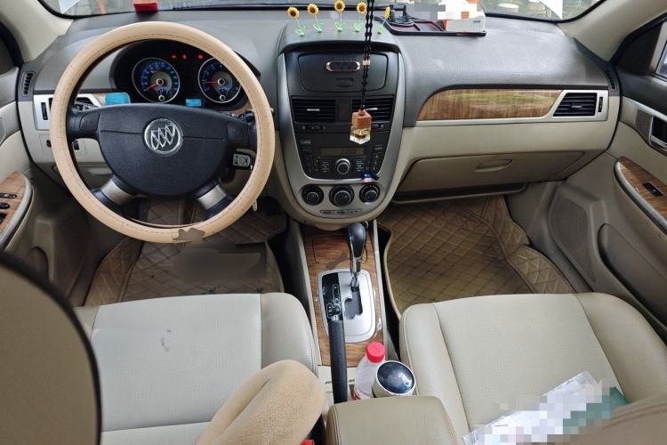 Used Buick Excelle 2015 1.5L Automatic Classic Model Center Console