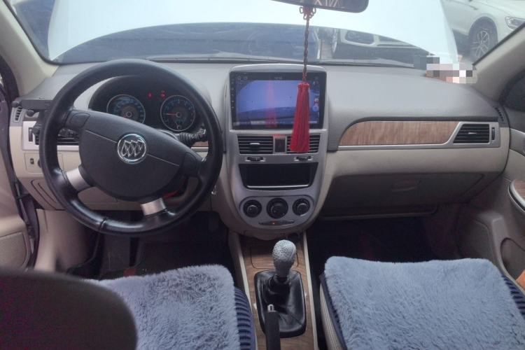 Used Buick Excelle 2015 1.5L Manual Luxury Model Center Console