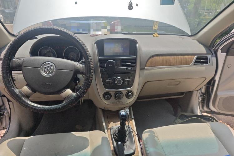 Used Buick Excelle 2015 1.5L Manual Classic Trim Center Console