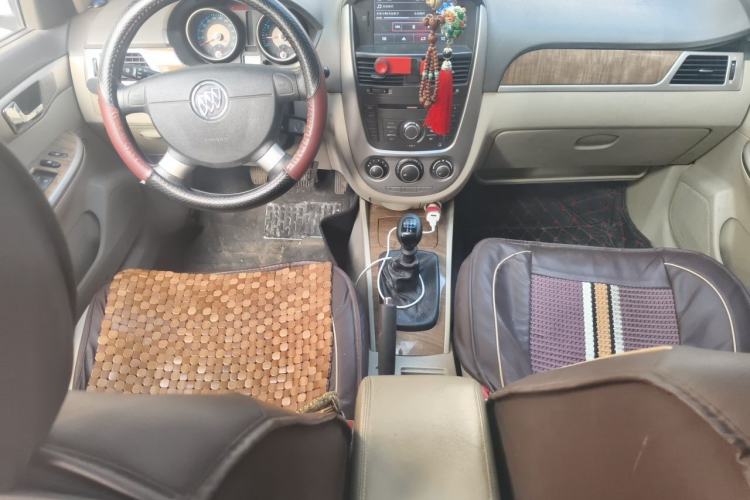 Used Buick Excelle 2015 1.5L Manual Classic Trim Center Console