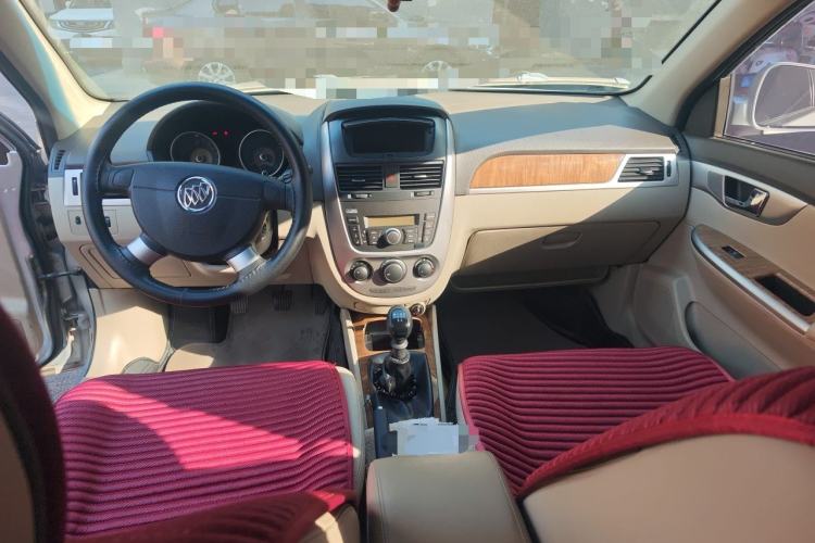 Used Buick Excelle 2015 1.5L Manual Classic Trim Center Console