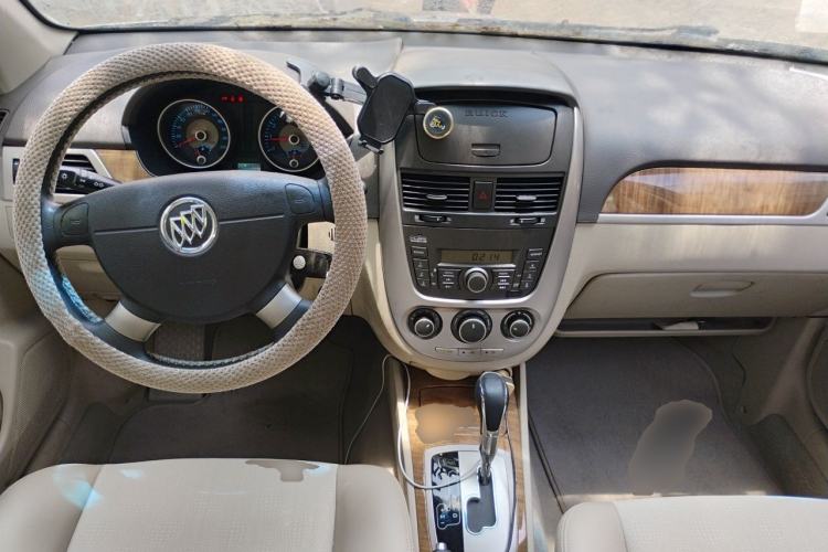 Used Buick Excelle 2015 1.5L Automatic Classic Model Center Console