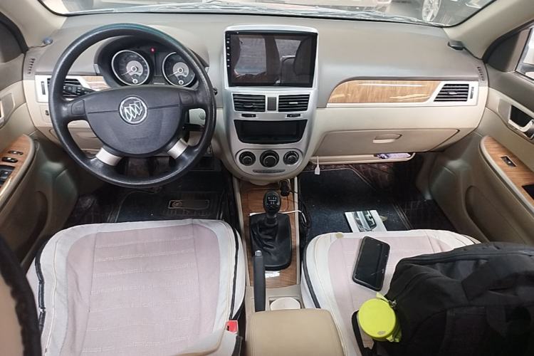 Used Buick Excelle 2015 1.5L Manual Classic Trim Center Console