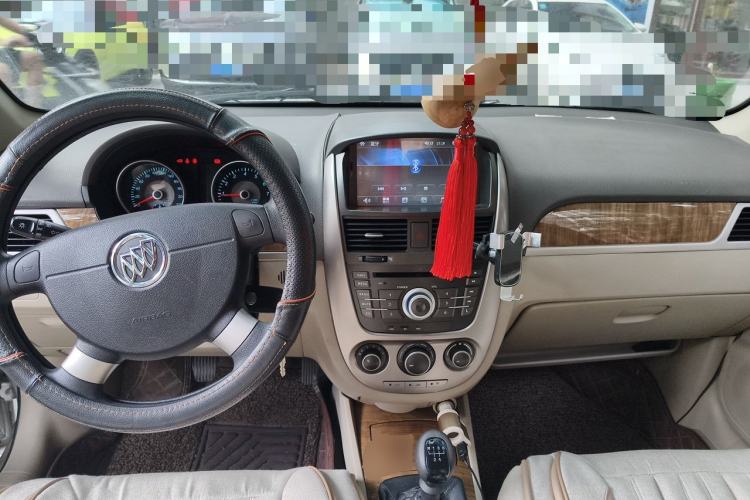Used Buick Excelle 2015 1.5L Manual Classic Trim Center Console